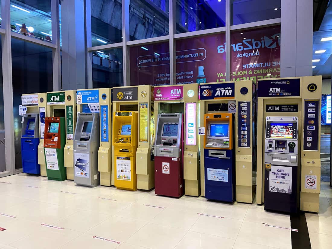 ระวัง! ถูกหลอกให้ช่วยกดเงินที่ตู้ ATM อาจจะถูกออกหมายเรียกได้! - iT24Hrs